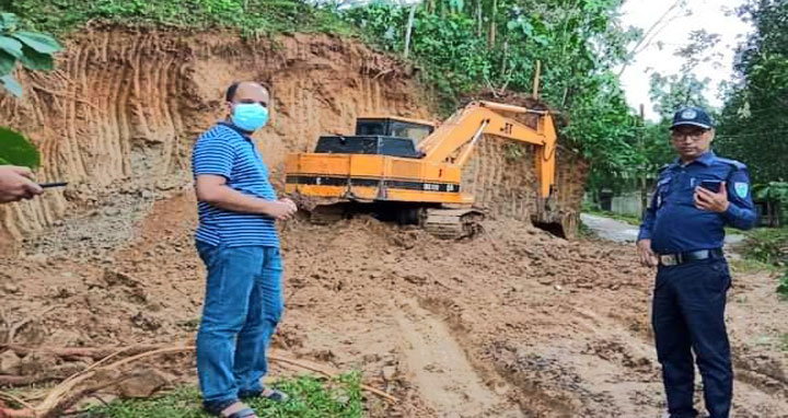 জুড়ী উপজেলায় টিলা কাটার অপরাধে ব্যবসায়ীকে দুই লক্ষ টাকা জরিমানা