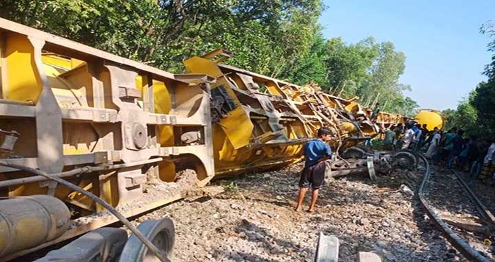 বগি লাইনচ্যুত : সিলেটের সঙ্গে সারাদেশের রেল যোগাযোগ বন্ধ