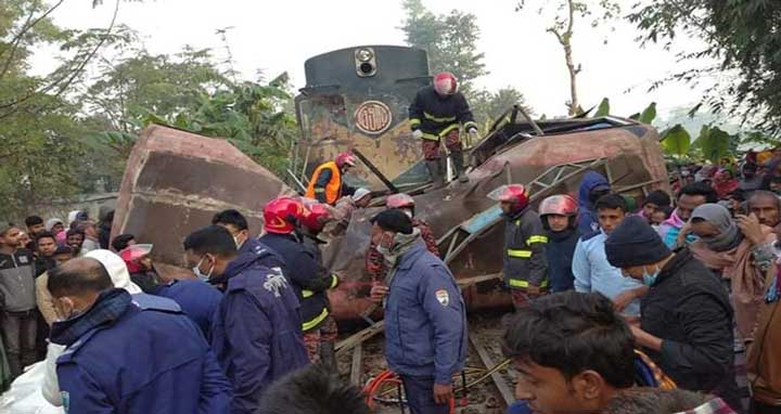 জয়পুরহাটে ট্রেন দুর্ঘটনায় তদন্ত কমিটি গঠন