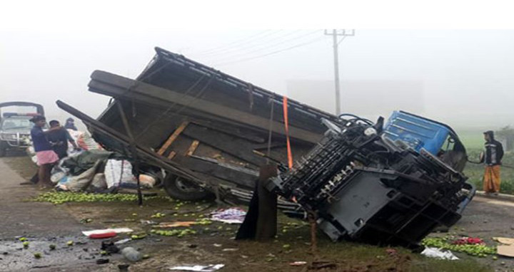 ঘন কুয়াশা: টাঙ্গাইলে দুই ট্রাকের মুখোমুখি সংঘর্ষে নিহত ৫