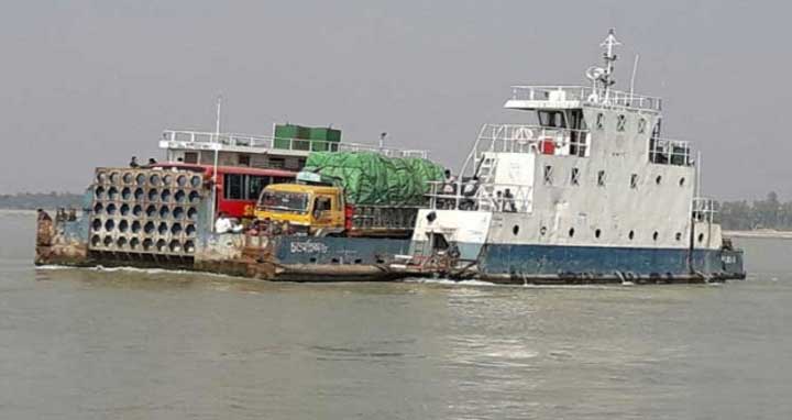 ১২ ঘণ্টা পর পাটুরিয়া-দৌলতদিয়া নৌরুটে ফেরি চলাচল শুরু