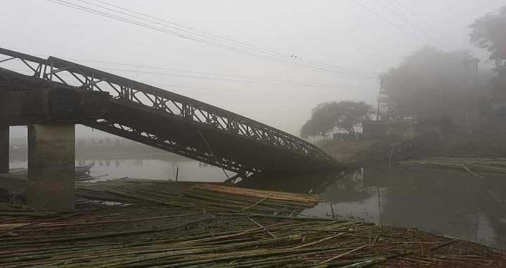 রাঙামাটিতে বেইলি ব্রিজ ভেঙে ট্রাক খালে : নিহত ৩