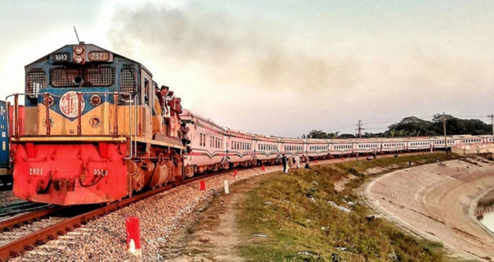 প্রায় ২৯ ঘণ্টা পর সিলেটের সাথে রেল চলাচল শুরু