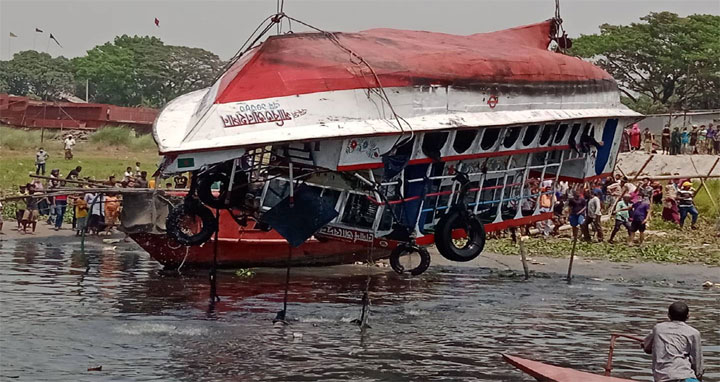 শীতলক্ষ্যায় লঞ্চডুবি : জাহাজসহ ১৪ নাবিক আটক