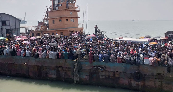 ৩ হাজার যাত্রী নিয়ে শিমুলিয়া ঘাট ছাড়ল ফেরি