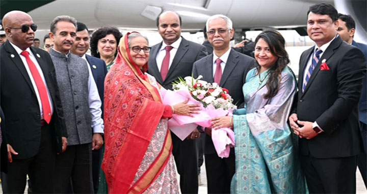 দুই দিনের সফরে নয়াদিল্লি পৌঁছেছেন প্রধানমন্ত্রী